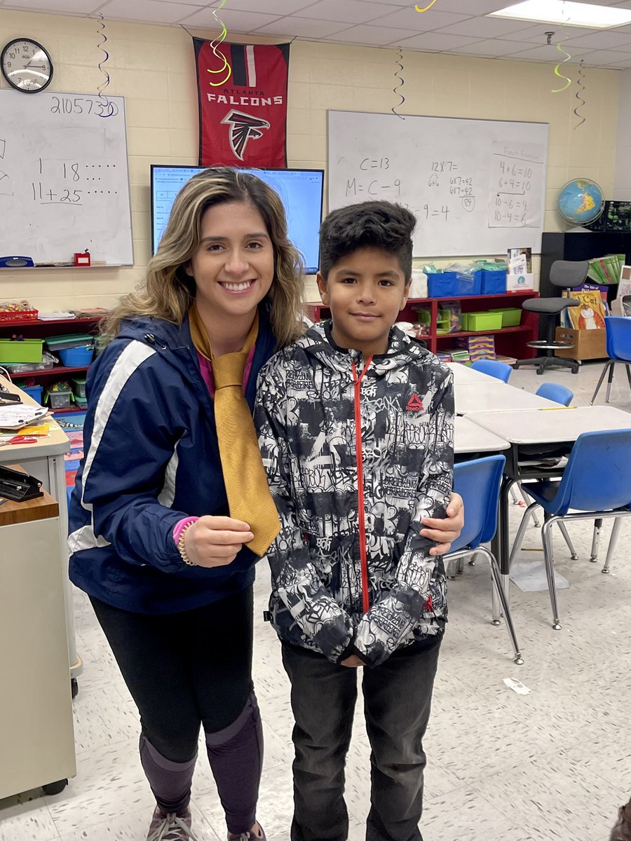 Emily Leon tweet media