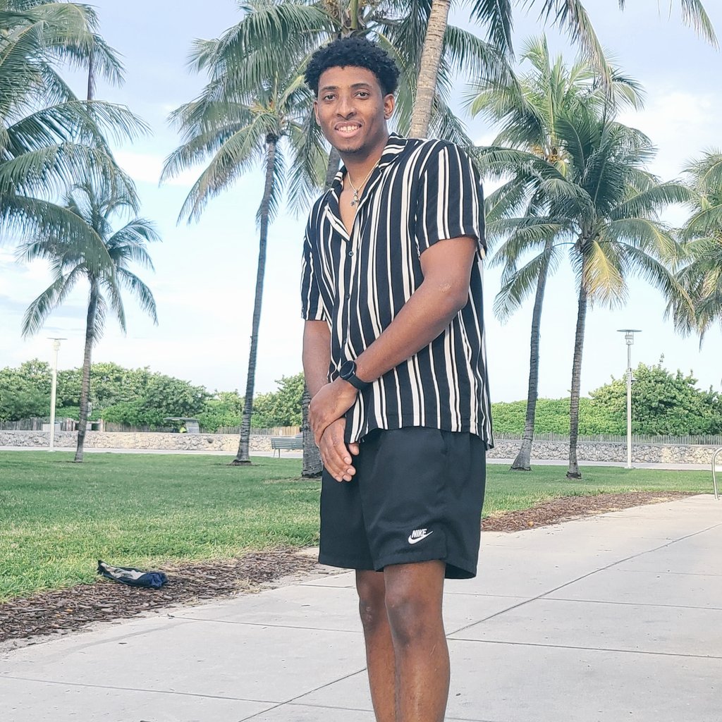 demondlewis_10's tweet photo. Old pics but the Miami trip was like a STORY #southbeach #STORYmiami https://t.co/qIwEGPFzpW