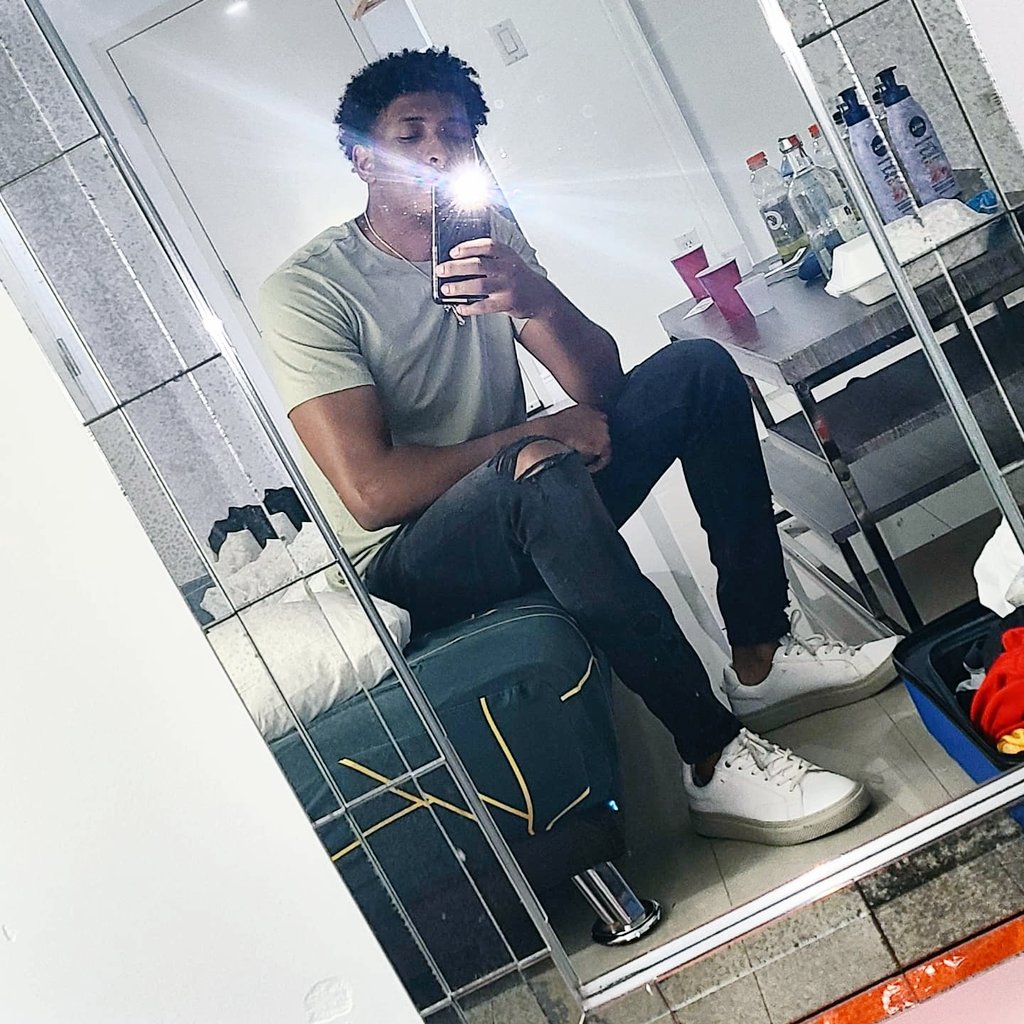 demondlewis_10's tweet photo. Old pics but the Miami trip was like a STORY #southbeach #STORYmiami https://t.co/qIwEGPFzpW