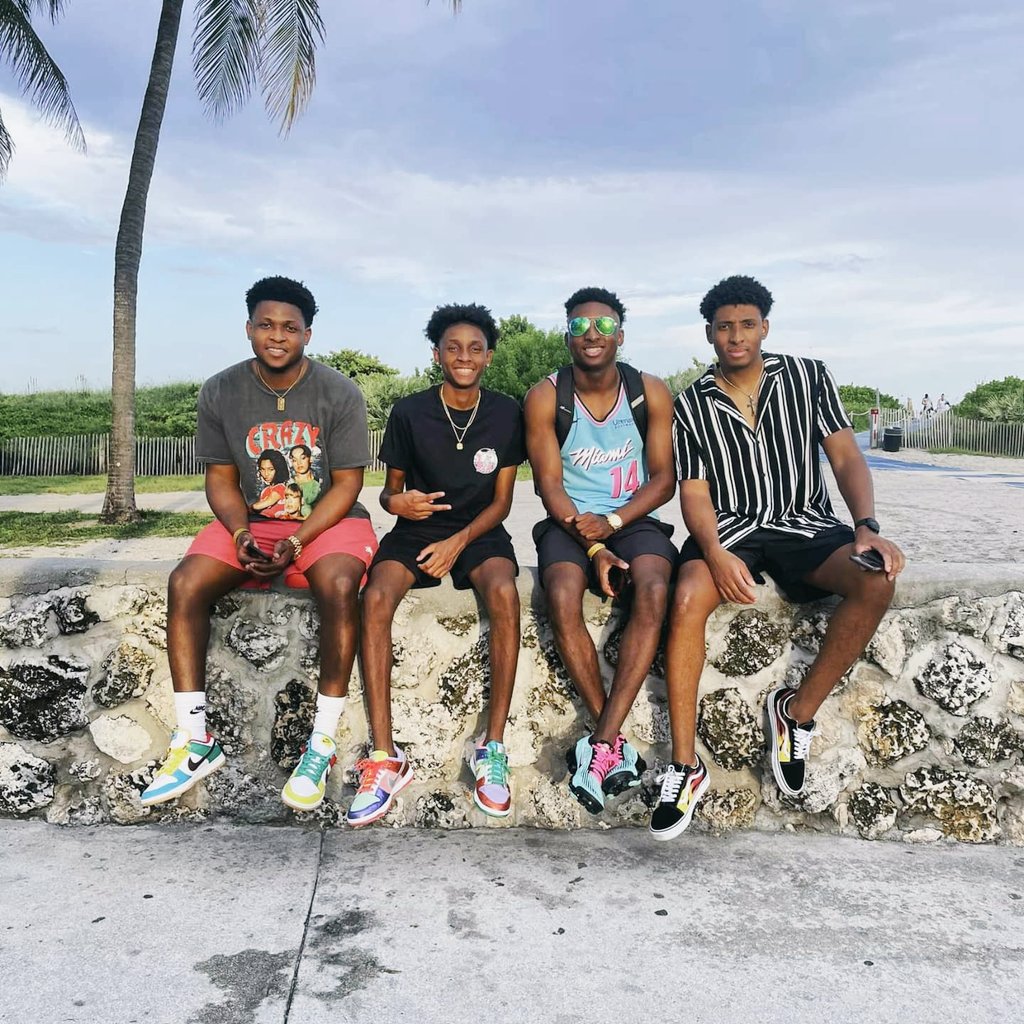 demondlewis_10's tweet photo. Old pics but the Miami trip was like a STORY #southbeach #STORYmiami https://t.co/qIwEGPFzpW