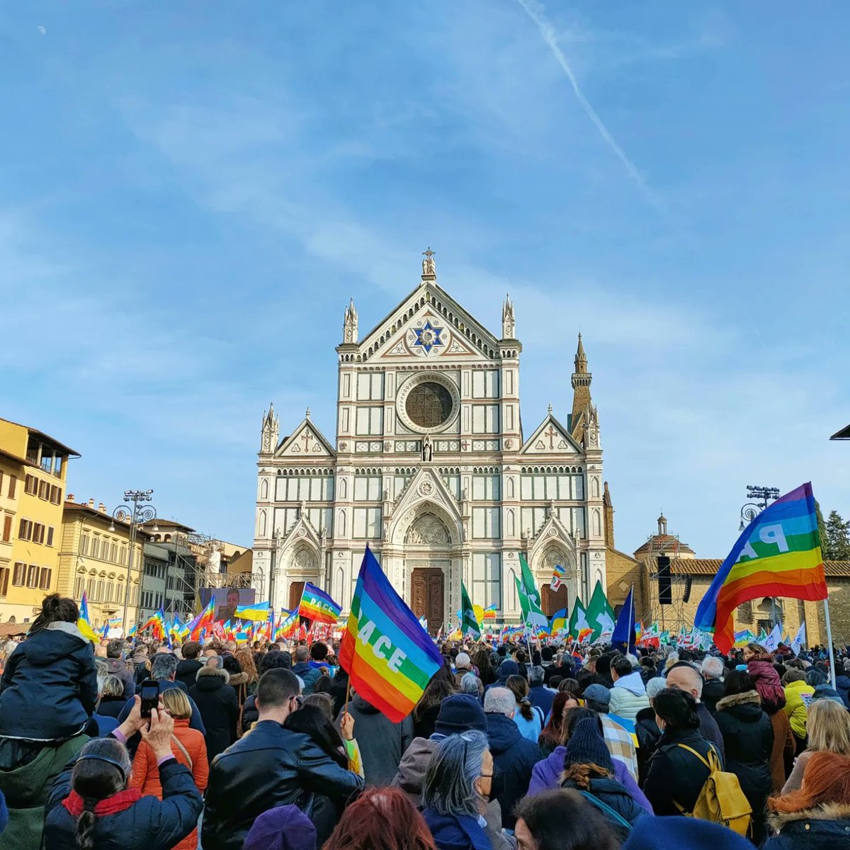 santacroceopera's tweet photo. The seventeen tolls of the bells of Santa Croce like the days of the conflict, the Mozart's music played by the @maggiomusicale in the refectory, thousands of people and one voice: #Peace!
#CitiesStandWithUkraine
#santacroce #piazzasantacroce #basilicasantacroce https://t.co/oc36zemFuK