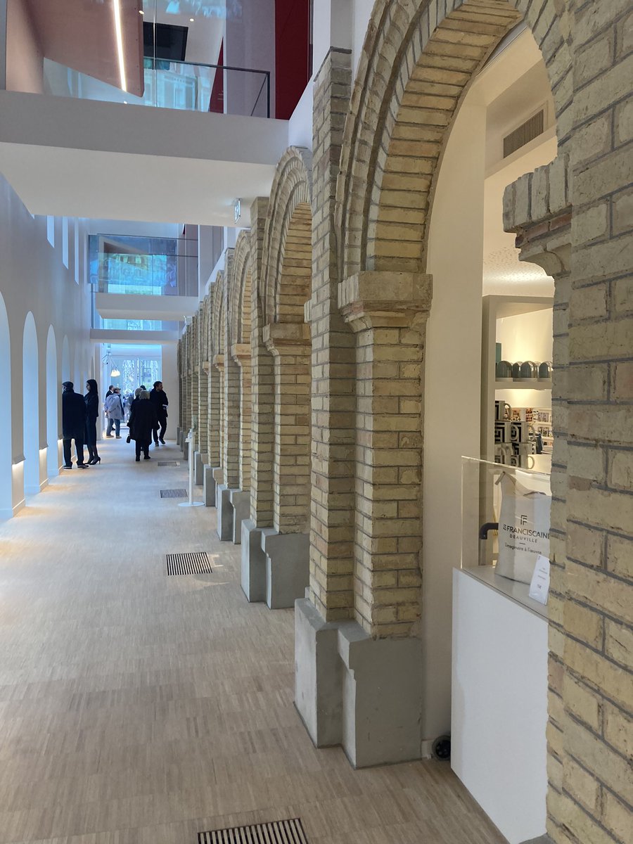 Visite de les <a href="/Franciscaines_/">Les Franciscaines - Deauville</a> à Deauville : un musée, une médiathèque, un Fablab, une salle de spectacles… un nouvel espace riche en surprises, où il fait bon-vivre.

🗣Suivi d’une discussion avec les jeunes en mission de <a href="/ServiceCivique/">Service Civique</a> au sein du centre culturel !