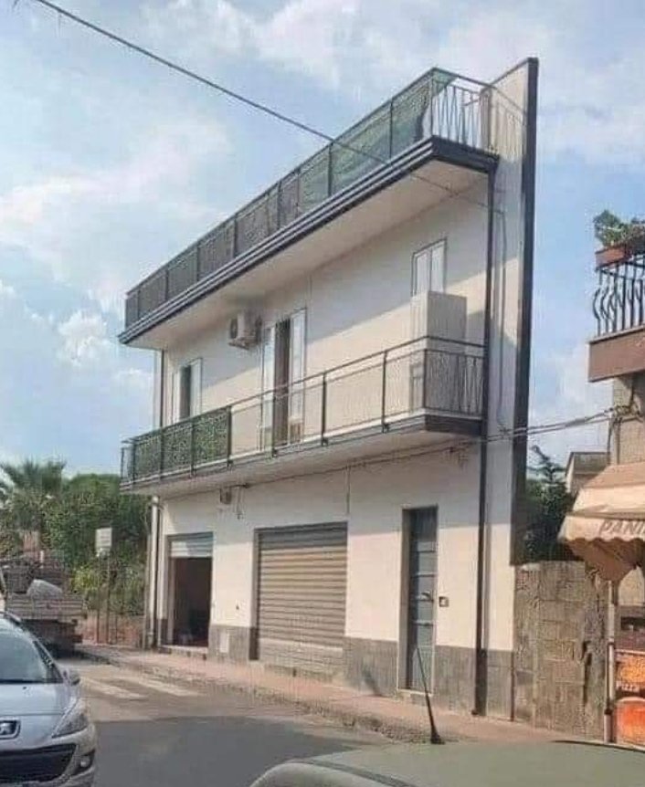 Anthoh08's tweet photo. Vi esta📸y así son algunas🏠, así son las👥.Solo fachada.Hay quienes te critican por lo que haces, pero no son capaces de hacer nada mejor.Te juzgan por lograr algo, pero por otro lado quieren ser como tú.Te quieren enseñar a vivir,pero no viven .Cuidado con las fachadas.#frases https://t.co/cq3iihF3lV