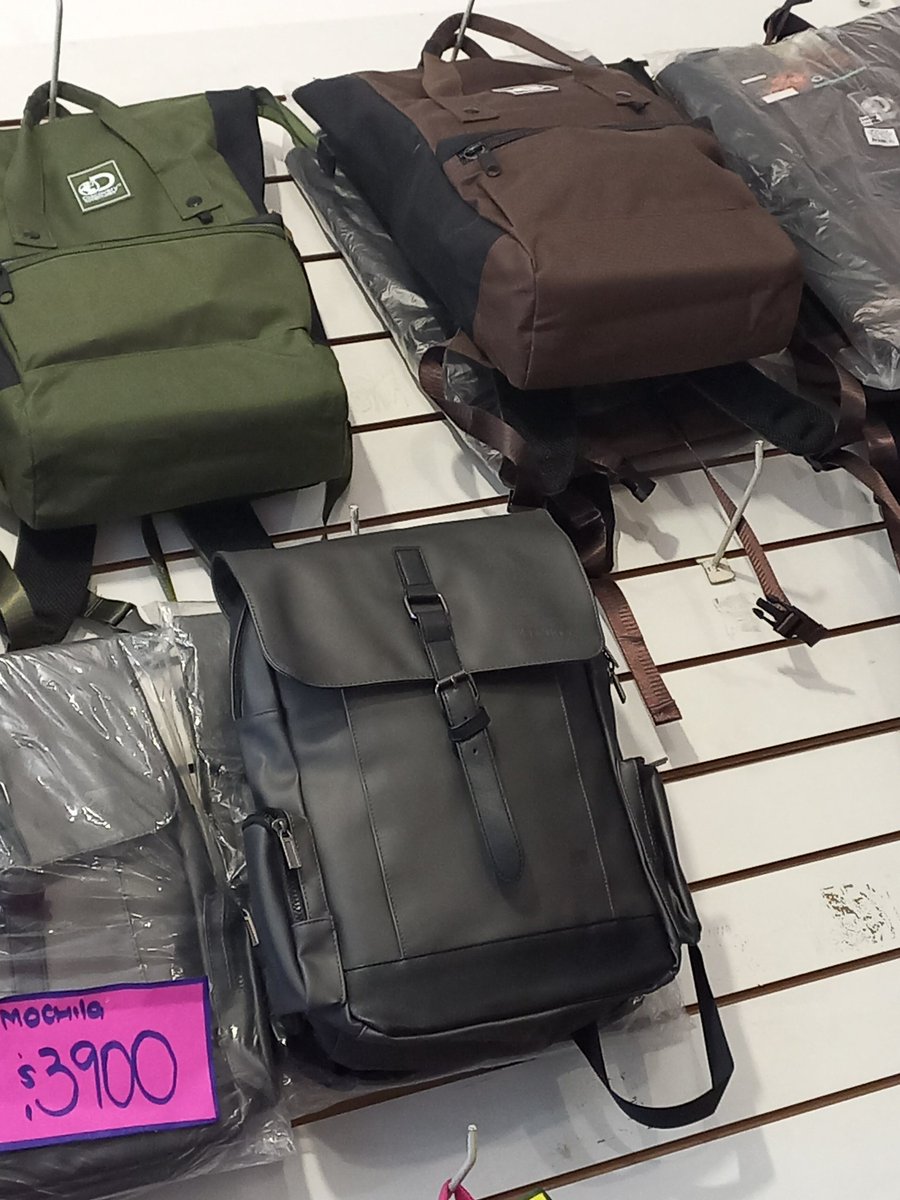 simpxbw's tweet image. encajar en la sociedad // ser feliz