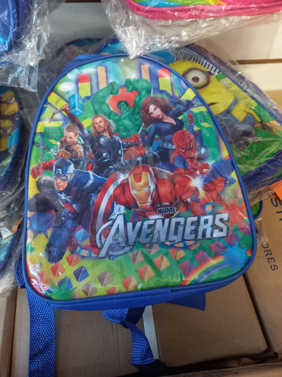 simpxbw's tweet image. encajar en la sociedad // ser feliz