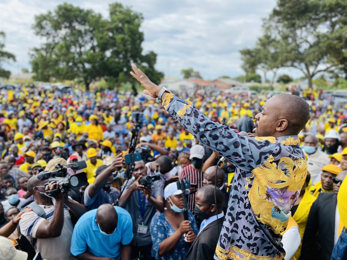Cde_Ostallos's tweet photo. #YellowThread 
[In pictures]
The visionary, the touch bearer, he is a different man, ready to lead Zimbabwe towards total transform. https://t.co/MaB9dPVhpH