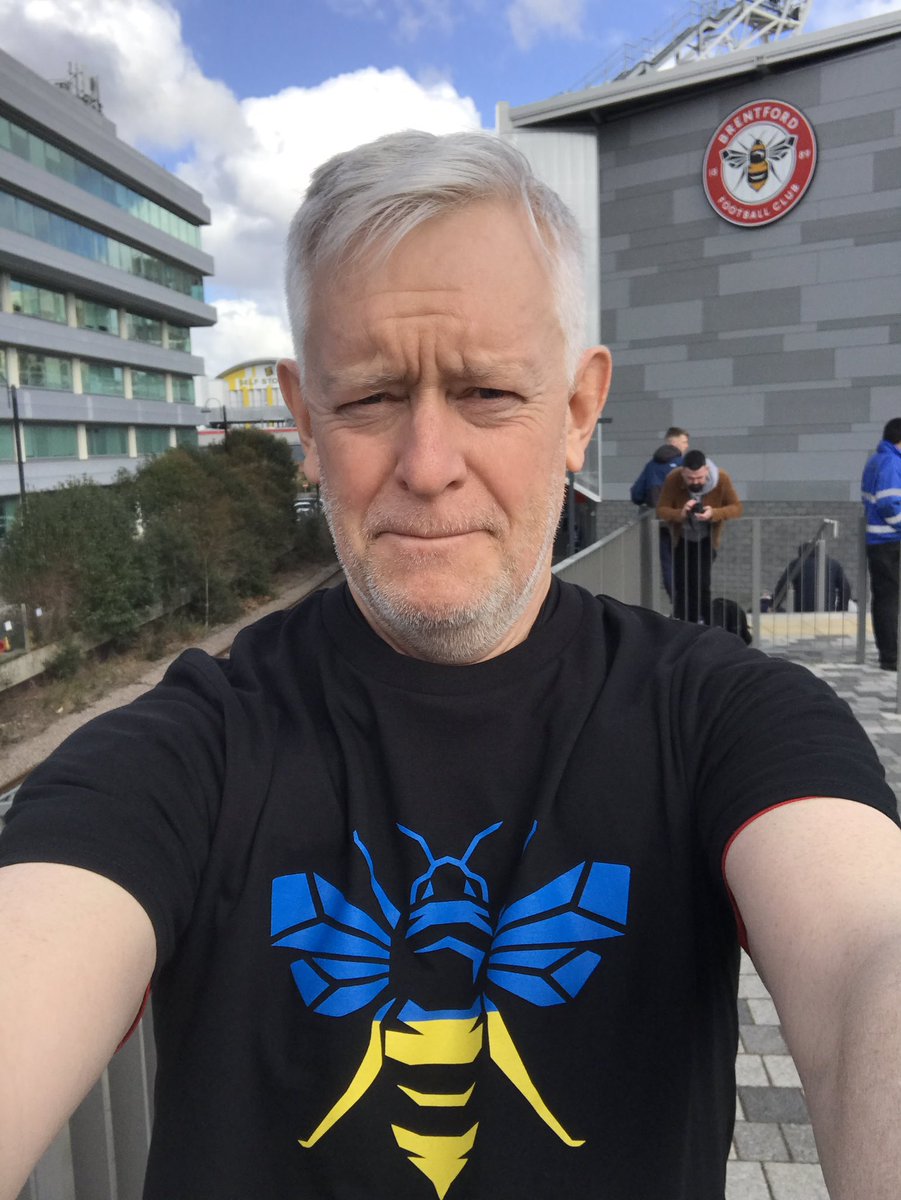 JimRourke3's tweet photo. #BrentfordFC #Beesotted #Ukraine Massive result today. And still some things are bigger. Letโs all take a moment, each day, to pray for peace https://t.co/BeShm6L7UF