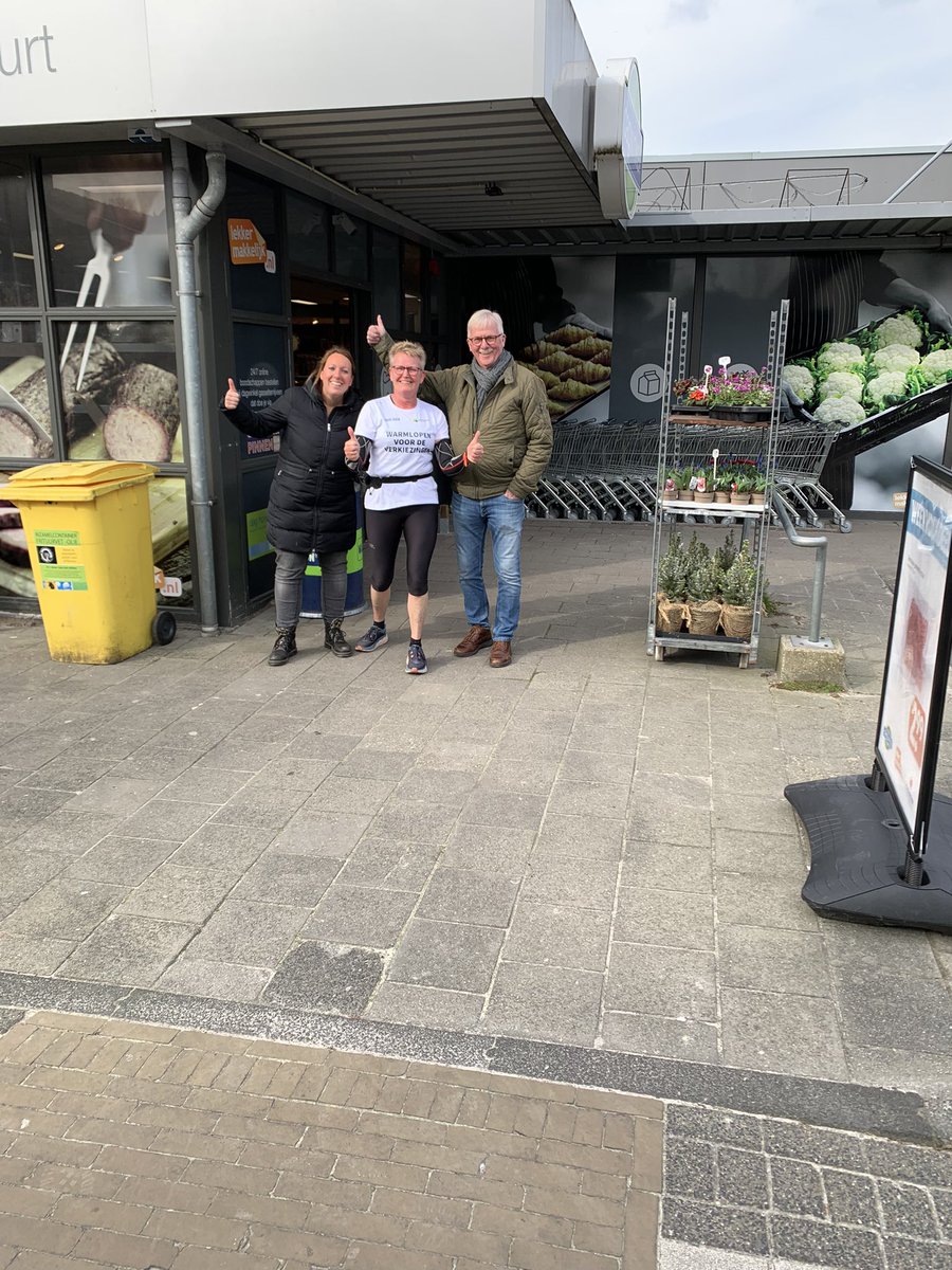 henkheijerman's tweet photo. Vandaag hebben onze kandidaatsraadsleden van @CGB_AenH in de winkelcentra van @aaenhunze vele positieve reacties gehad op ons mooi huis-aan-huis bezorgd magazine en is aangegeven dat men weer op Gemeentebelangen gaat stemmen.Dit geeft ons vertrouwen in wederom een goede score!👍 https://t.co/NpN8gTXmhn