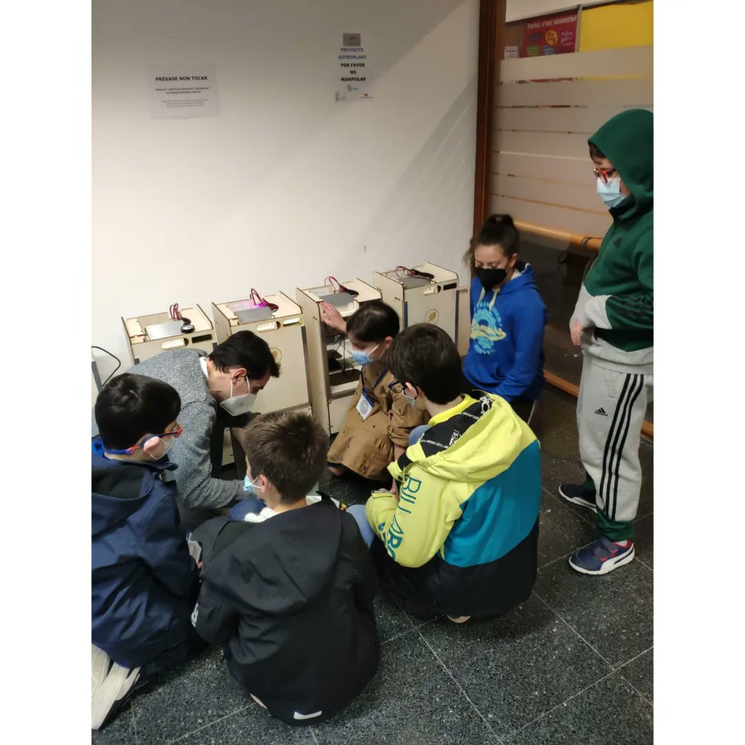 urega3's tweet photo. E chegou o día o Astroplant xa ten as semillas de Albahaca plantadas agora a esperar que  medren,e os nen@s moi emocionad@s!!!!!
@ConcellodeNaron @Depucoruna @FundlaCaixa @CIFerrol 
@UDC_gal 
@CIFerrol @ProyectoGazapo 
@m_riola https://t.co/1YalyKAUzt