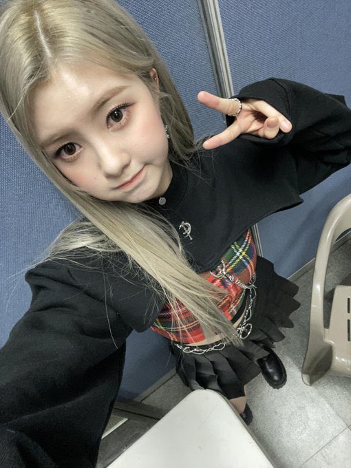 picskdayeon's tweet photo. it's her thing https://t.co/4stQyzh9Qw