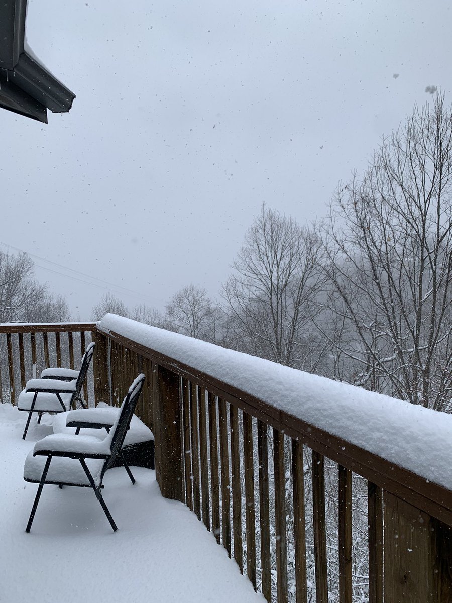 JasonOShell's tweet image. Enjoying this late season snow from the mountain. Got 7+ on Ski Mountain for a memorable weekend with friends! ❄️