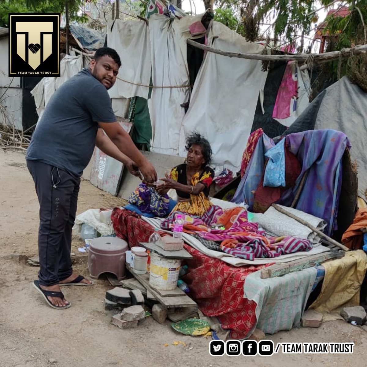 TeamTarakTrust's tweet photo. Day 579 Of Donate A Meal Campaign @TeamTarakTrust Members Donated Meals To Needy At Chintal , Hyderbad. 

@tarak9999 ❤️
#TeamTarakTrust
#DonateAMealWithTeamTarakTrust https://t.co/mf9HbJKYjG