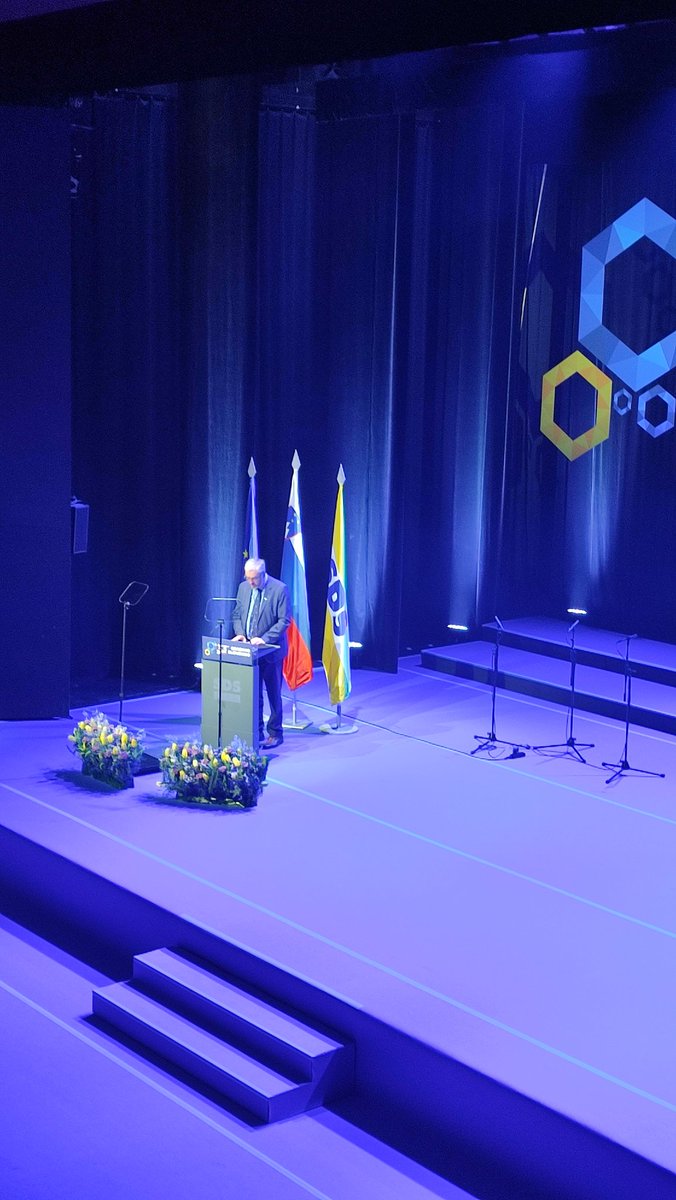 ErikaPlaninsec's tweet photo. Predsednik @vladaRS in premier gospod @JJansaSDS o Sloveniji in poslanec EU gospod @MilanZver o očetu Slovenskega naroda #JožePučnik...
#33let
#GradimoSlovenijo
#zate 💙🫶💛 https://t.co/hO236CohQo