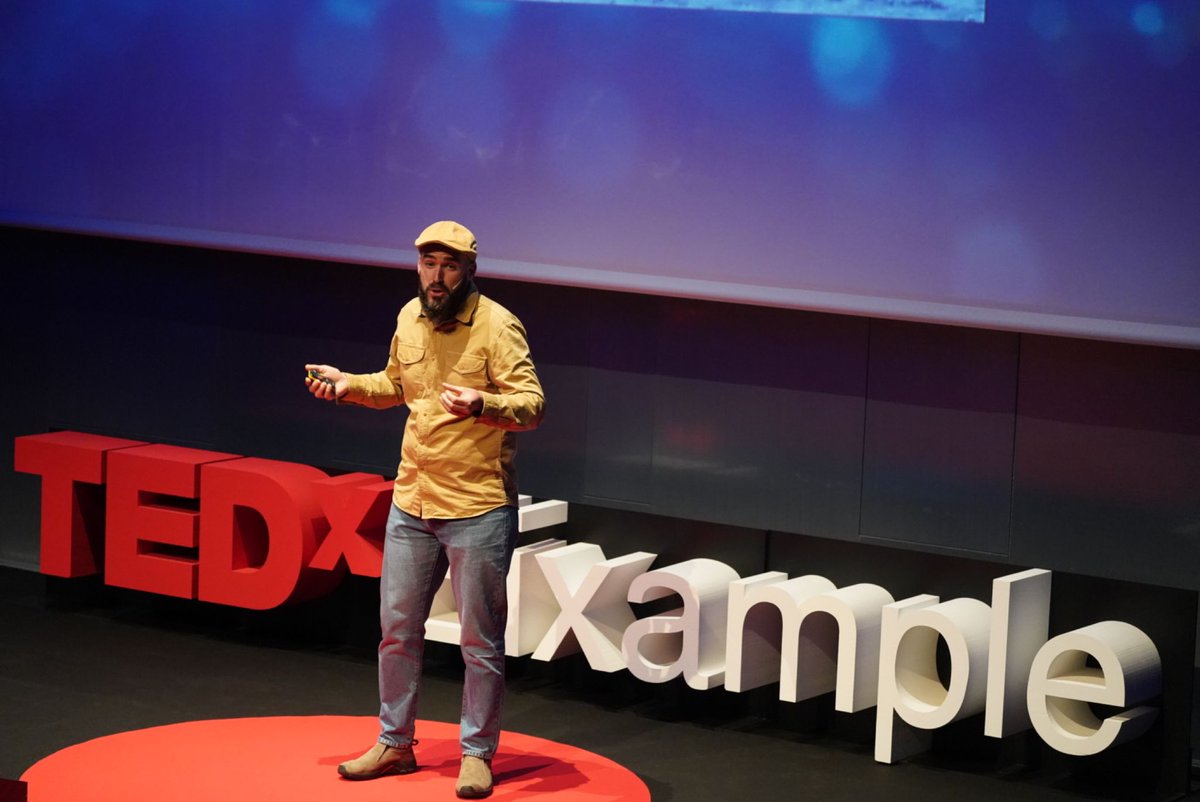 TEDxEixample's tweet photo. Víctor Martín @bioinspirador 👉 La naturaleza ya no es una opción, es quizá la única solución #ThinkBold2022

#BBVACatalunya #tedxeixample https://t.co/hUHIQyQzA8