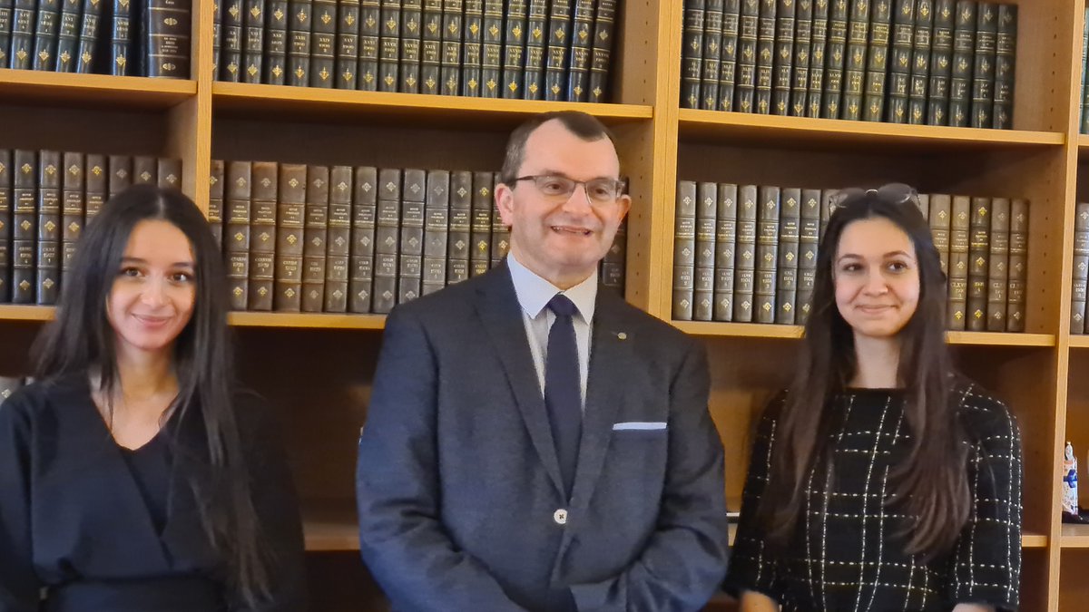 Félicitations à Mmes Sana Ait Abderrahman et Mathilde Grève, étudiantes en M2 Criminologie et victimologie pour la première et en M2 Carrières judiciaires pour la seconde, auxquelles j'ai eu le plaisir de remettre leurs prix de lauréates de la Faculté.