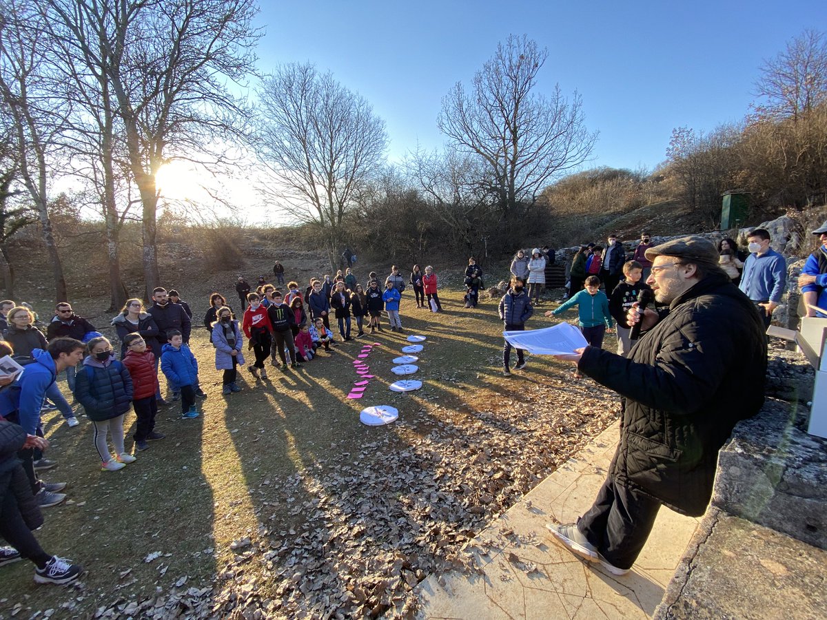ProFogliano's tweet image. Un centinaio di bambini e ragazzi tra #trincee e #doline del #carso della #grandeguerra: un progetto della Pro Loco Fogliano Redipuglia finanziato dalla @regioneFVGit di portare avanti il progetto educativo didattico “Dal passo alla Parola”. @GibelliTiziana @OretiFabrizio