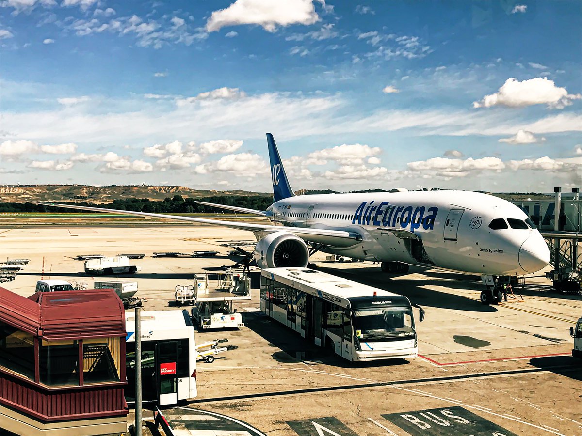 dasgonaviation's tweet photo. Increíble experiencia con las dos versiones del Dreamliner de @AirEuropa (EC-NEI, 789 / EC-MIH, 788), aviones tecnológicos y silenciosos🤙🏻
#aviation #flights #barcelona #madrid #aireuropa #b787 #dreamliner #efectodreamliner https://t.co/kIBOLIEzB7