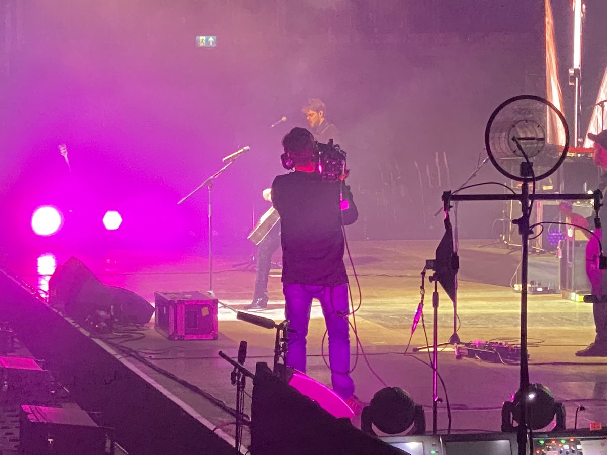 66james99's tweet photo. @C2Cfestival @TheO2 somewhere behind a member of the production crew is the person we actually came to see - aren’t your production crew supposed to blend into the background? #C2C2022 #theO2 https://t.co/6FnUC2WZO3