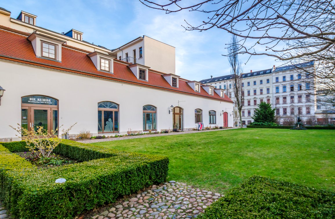 Leipzig Region (@leipzigtourist) on Twitter photo LEIPZIG LIEST TROTZDEM📖 Die <a href="/buchmesse/">Leipziger Buchmesse</a> fällt aus, doch es gibt viele tolle Ersatzveranstaltungen, z.B. im Mendelssohn Haus oder im Museum zur Runden Ecke.🏛️ Alle Infos, Links & Veranstaltungsorte: 👉bit.ly/LeipzigLiestTr…
© Kim Kretzschmar | Robin Kunz LEIPZIG LIEST TROTZDEM📖 Die <a href="/buchmesse/">Leipziger Buchmesse</a> fällt aus, doch es gibt viele tolle Ersatzveranstaltungen, z.B. im Mendelssohn Haus oder im Museum zur Runden Ecke.🏛️ Alle Infos, Links & Veranstaltungsorte: 👉bit.ly/LeipzigLiestTr…
© Kim Kretzschmar | Robin Kunz