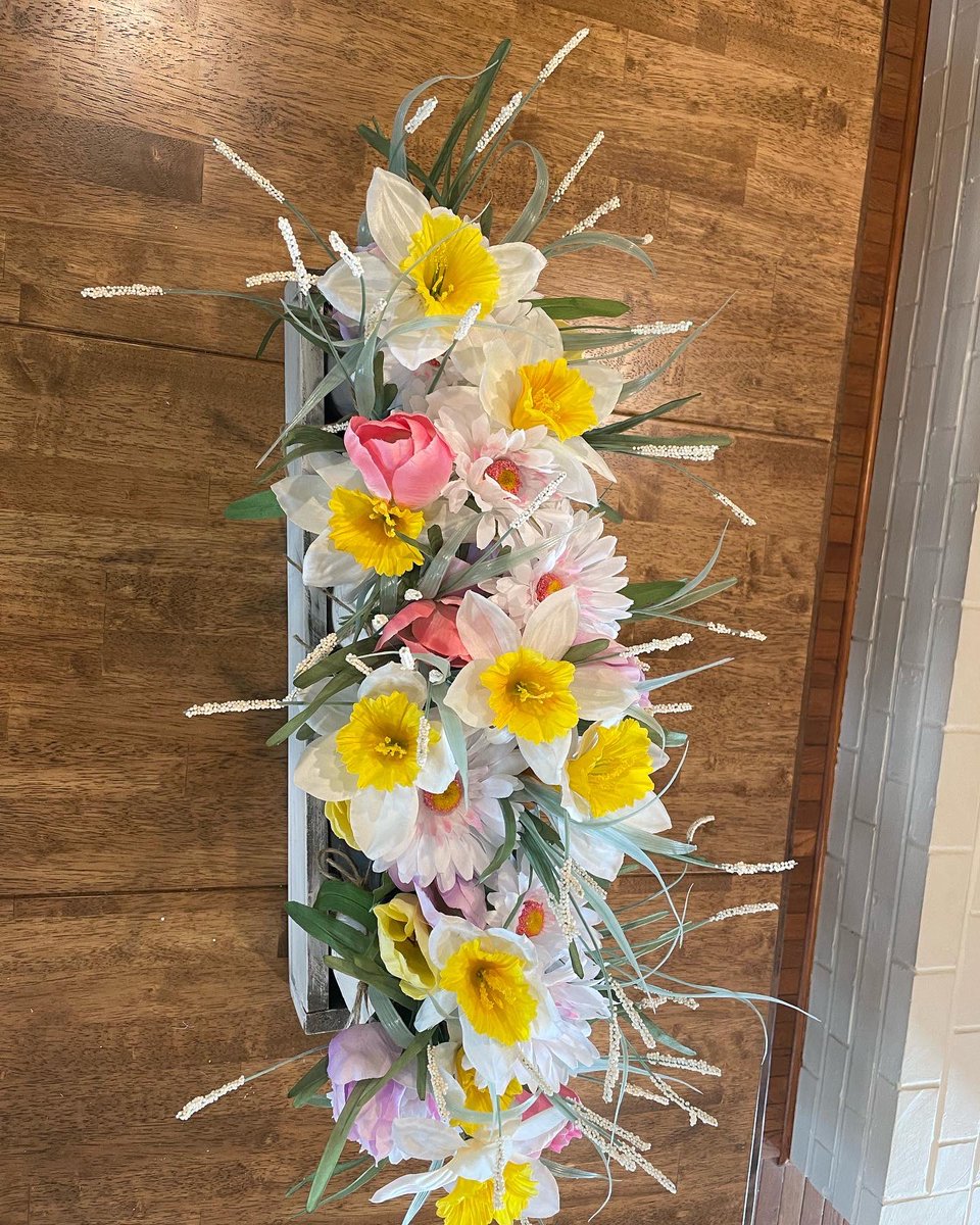 DanaLCarper's tweet photo. Outside winter... inside #spring https://t.co/wzZjRbmKcC