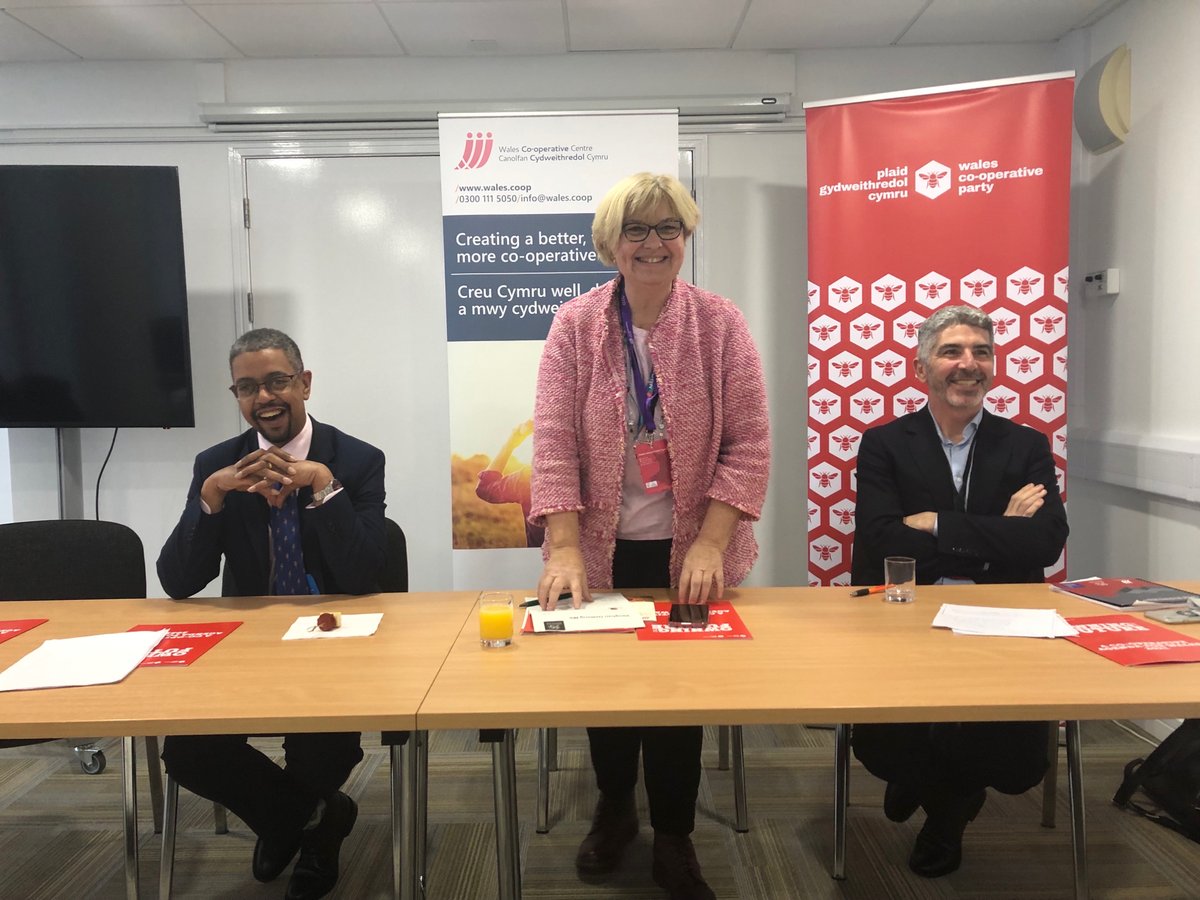 Great turnout at our 'Co-operators in Power'  fringe event alongside @WalesCoOpCentre with @vaughangething, @JackieJonesWal1, @derekwalker_ and @JulieJamesMS at Welsh Labour Conference 🌹🐝