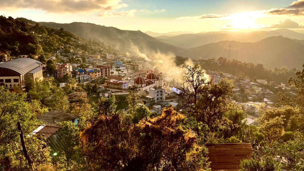 ChekoChR1's tweet image. Ayutla Mixe 
#chekochr #ayutlamixe #puertomixe #atardecermixe #naturaleza #entremontañas #montañas #entrenubes #pueblomixe #multicolores #marzo2022 #tranquilidad