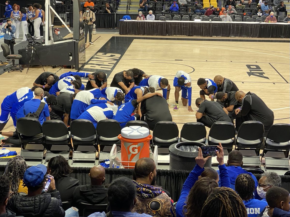 JM men about to tip off for state title!