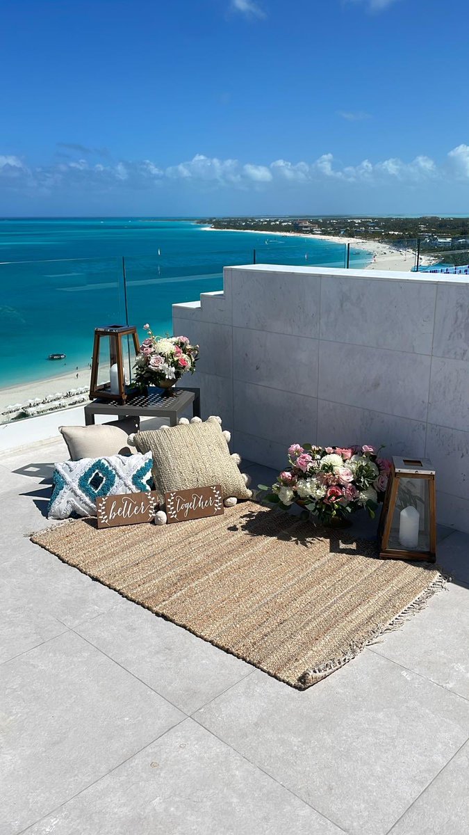She said yes! 

Feeling on top of the world <a href="/RitzCarlton/">The Ritz-Carlton</a> #TurksAndCaicos
#PopTheQuestion