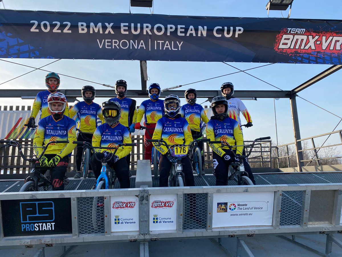 ciclismecat's tweet image. 🚲 La selecció #ciclismecat s'ha desplaçat aquest cap de setmana a Verona 🇮🇹 per entrenar en el circuit que obrirà la #BMXEuroCup22 els pròxims dies 2 i 3 d'abril. 

🔝Una experiència necessària en un circuit amb rampa de supercross de 8 metres! 

#esportcat #BMX