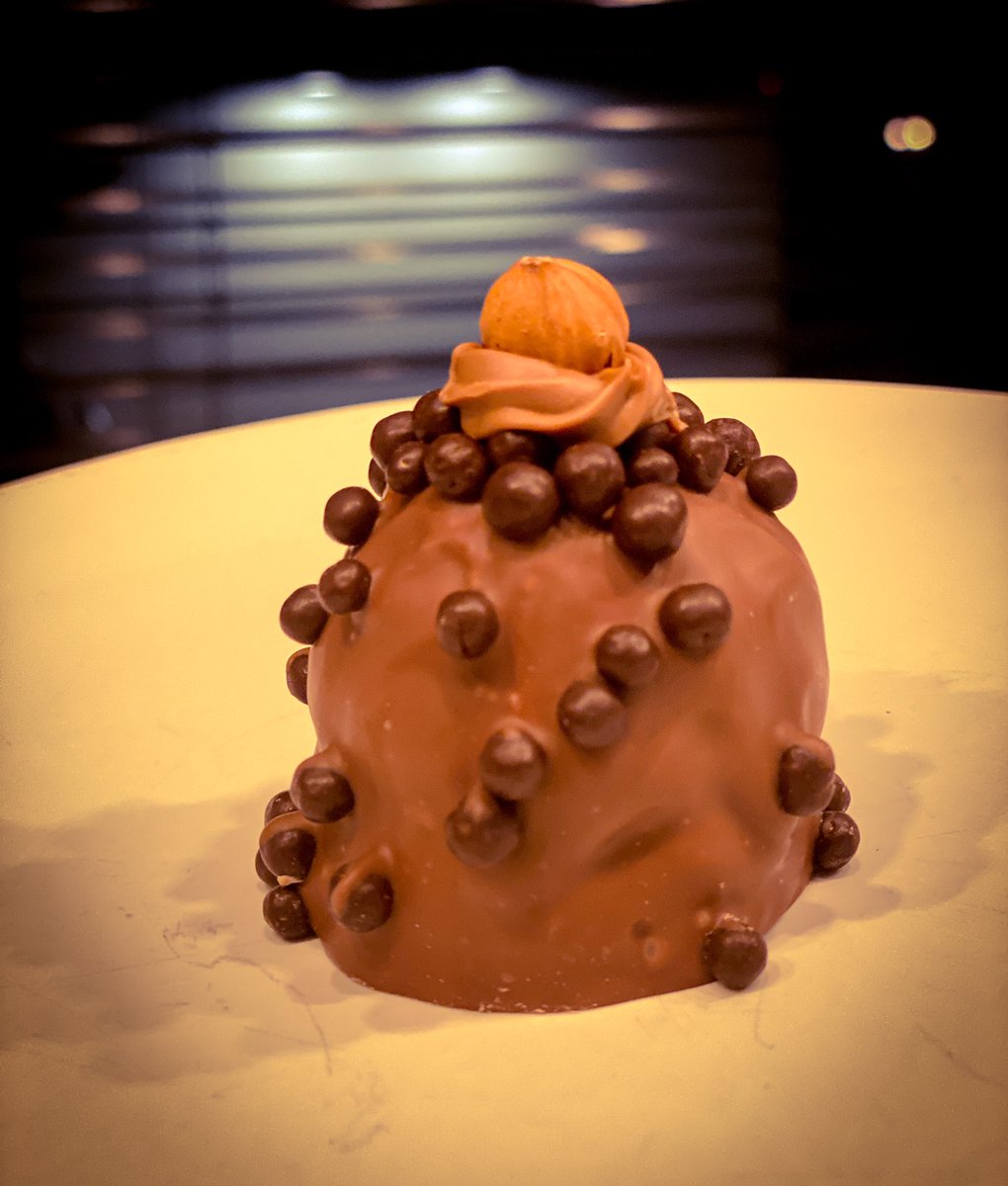digitejo's tweet photo. Burens Torentje. #teamtaart #buren #worldofchocolate https://t.co/NWfaf2uo4s