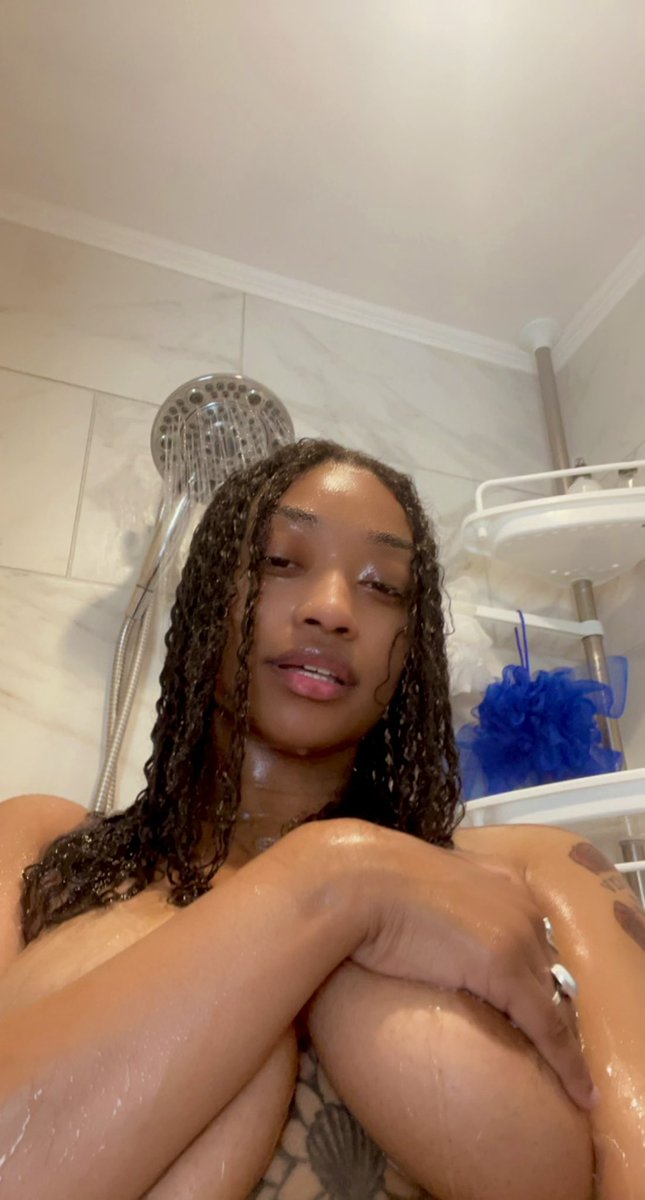 chasityrenaexox's tweet photo. woke up pretty 😊 https://t.co/yoCNw6AXPl
