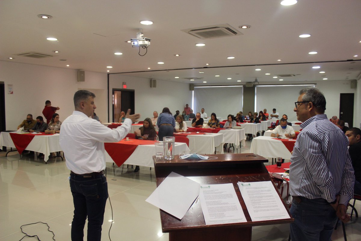 jberriolopez's tweet photo. Siempre llevando logros e ideas para construir juntos. 

#CD110 
#Cámara110 https://t.co/pnYZ6Vedxw