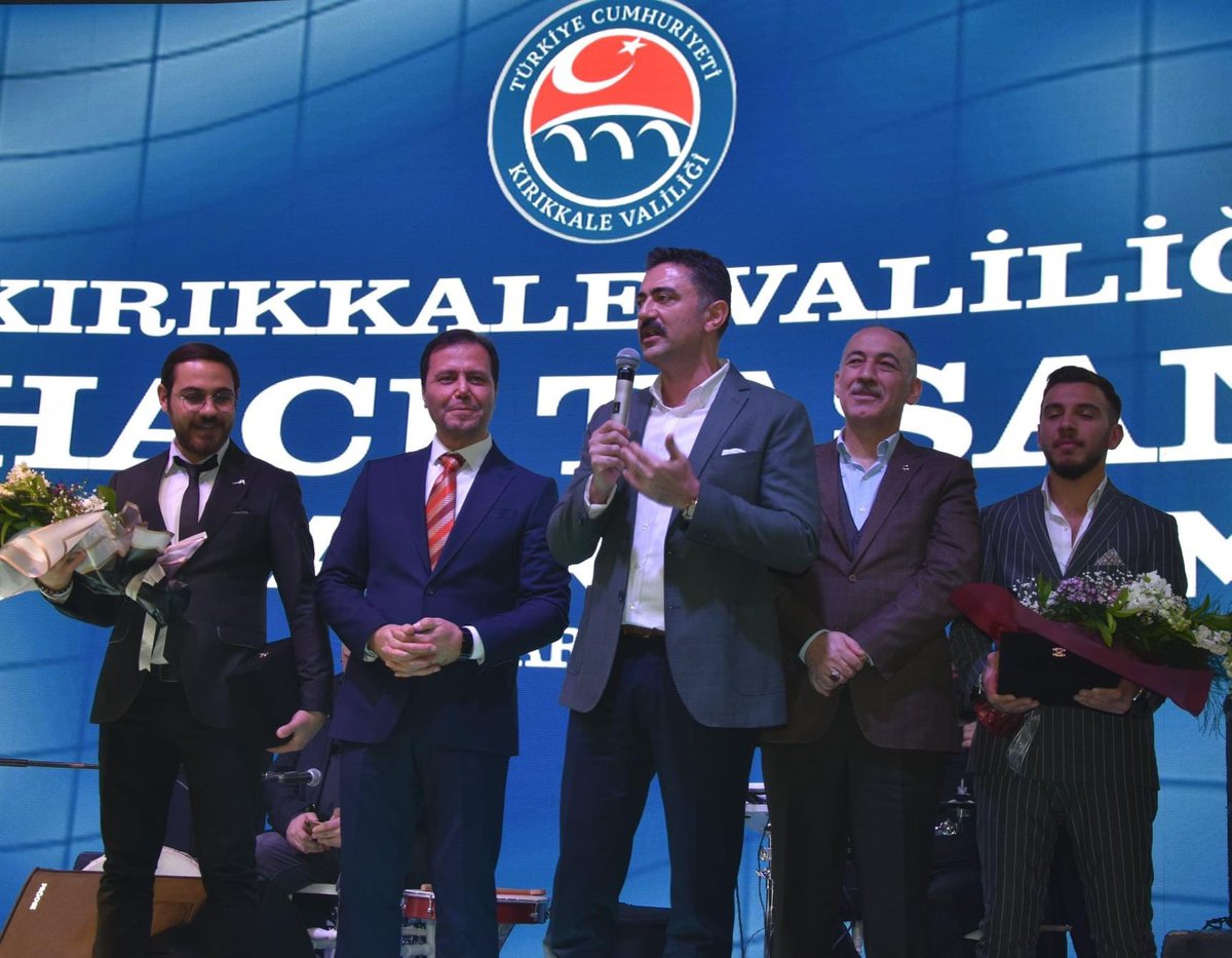 TC_kkalevalilik's tweet photo. Bozlak ustası Hacı Taşan anıldı...
 
17 Ağustos Başpınar Kapalı Spor Salonunda düzenlenen programa katılan Valimiz Bülent Tekbıyıkoğlu, "Kırıkkale olarak dünyanın en bereketli topraklarında sayılmayız. https://t.co/khOcx5Ml3f