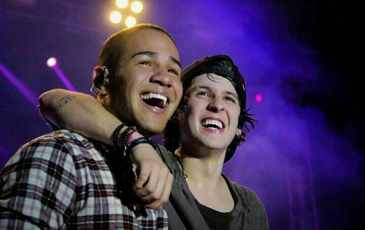 iWITHSAV's tweet photo. a mi me hizo recordar a esta foto, lloro

Voto por Deja Vu en #AlbumFavoritoPop en los #LatinAMAs 2022 https://t.co/fJAzBoiIes