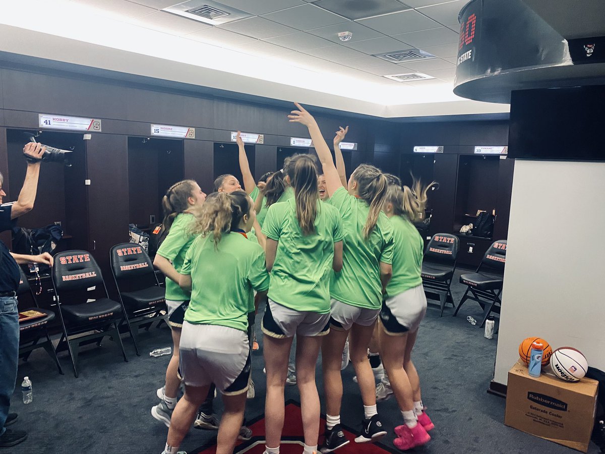 Bishop McGuinness Varsity Lady Villains tweet media