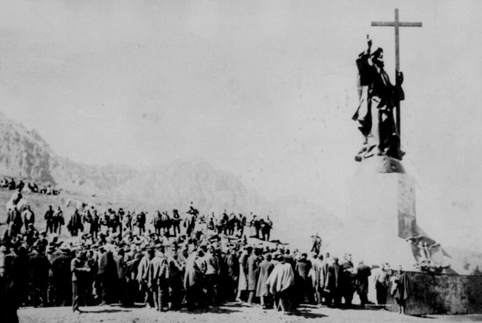 RenzoVaccarezza's tweet photo. El 13 de marzo de 1904, a más de 3.800 metros de altura entre #Argentina y #Chile se inauguró el monumento al Cristo Redentor. 
Para conmemorar la superación pacífica de un conflicto por cuestiones de límites que había llevado a ambos países a estar al borde de la guerra. https://t.co/cqXUgNIcl5