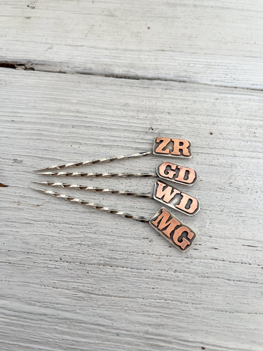 CH_designs_'s tweet photo. The PERFECT groomsmen gift! https://t.co/SBSyAZno8E