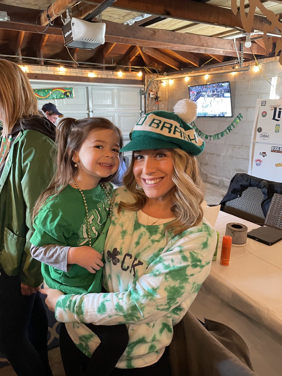 Kelleyd4's tweet photo. Celebrating the Irish today with my half Irish baby girl 🍀 #irish #stpattysday https://t.co/sCmmJn8KgO