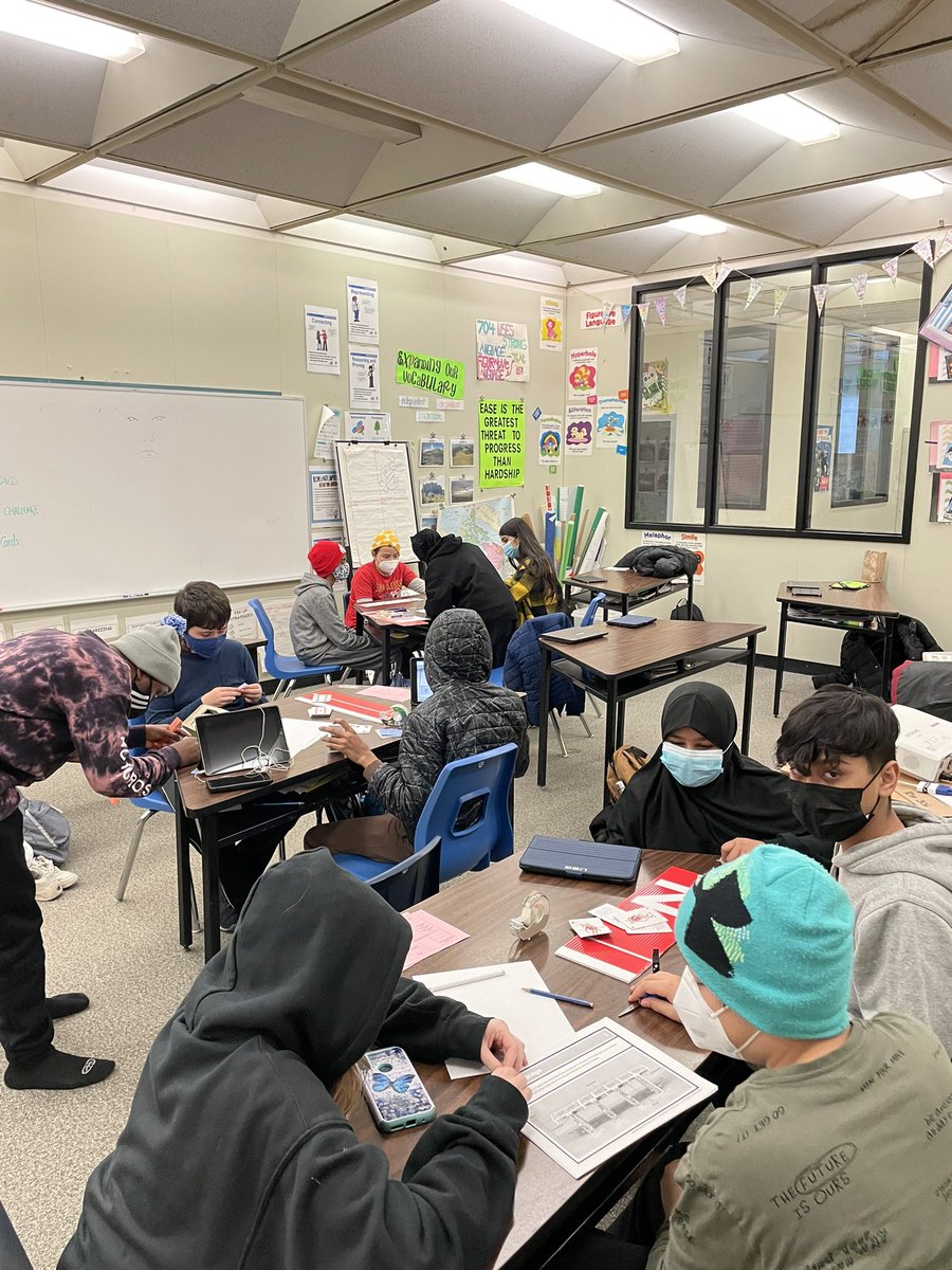 Building bridges to hold a load. #STEM #weekbeforeMarchBreak #gatorpride <a href="/LC3_TDSB/">TDSB LC3</a> <a href="/DaveTerminesi/">David Terminesi</a> <a href="/charlesgordonps/">Charles Gordon SPS</a>