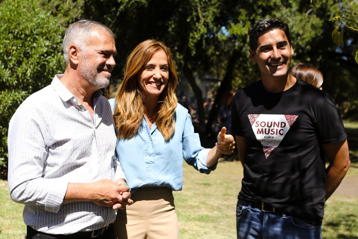 Victoria Tolosa Paz (@vtolosapaz) on Twitter photo <a href="/alferdez/">Alberto Fernández</a> <a href="/HernanYZurieta/">Hernán Y Zurieta</a> <a href="/JuanZabaletaOK/">Juan Zabaleta</a> <a href="/lernergabriel/">Gabriel Lerner</a> <a href="/AlbertoDescalzo/">Alberto Descalzo 🇦🇷</a> <a href="/AguileraGus/">Gustavo Aguilera</a> <a href="/cbernazza/">Claudia Bernazza</a> De esta hermosa jornada también participaron: <a href="/lernergabriel/">Gabriel Lerner</a>, de SENAF; Leonardo Angueira, intendente interino de Punta Indio; Bruno Carpineti, dueño del predio; <a href="/luciaianez_/">Lucía Iañez</a>, diputada provincial; <a href="/AlbertoDescalzo/">Alberto Descalzo 🇦🇷</a>, intendente de Ituzaingó y Pablo Díaz, de Pampa Energía.
⬇️ <a href="/alferdez/">Alberto Fernández</a> <a href="/HernanYZurieta/">Hernán Y Zurieta</a> <a href="/JuanZabaletaOK/">Juan Zabaleta</a> <a href="/lernergabriel/">Gabriel Lerner</a> <a href="/AlbertoDescalzo/">Alberto Descalzo 🇦🇷</a> <a href="/AguileraGus/">Gustavo Aguilera</a> <a href="/cbernazza/">Claudia Bernazza</a> De esta hermosa jornada también participaron: <a href="/lernergabriel/">Gabriel Lerner</a>, de SENAF; Leonardo Angueira, intendente interino de Punta Indio; Bruno Carpineti, dueño del predio; <a href="/luciaianez_/">Lucía Iañez</a>, diputada provincial; <a href="/AlbertoDescalzo/">Alberto Descalzo 🇦🇷</a>, intendente de Ituzaingó y Pablo Díaz, de Pampa Energía.
⬇️