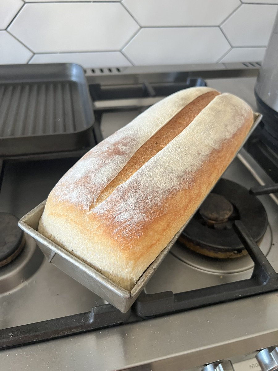 AnnOnAMission's tweet photo. Very proud of this loaf of bread that I spent my chilly Saturday afternoon on. I love #baking almost as much as I love space and tech. #HowIUnwind #WeekendBakes https://t.co/bxcqdTxxjW
