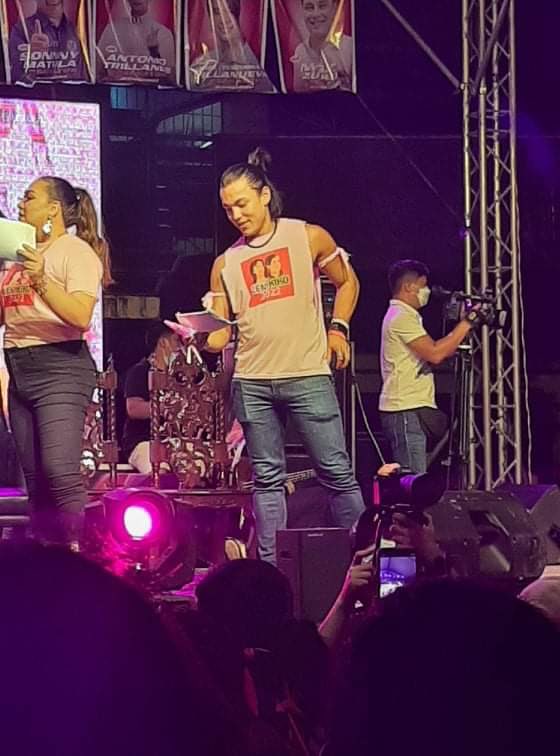 petermoris's tweet photo. Hotness @alexandermcdizz #IsabelaisPink #IsabeLeni https://t.co/cILVVMjSRg