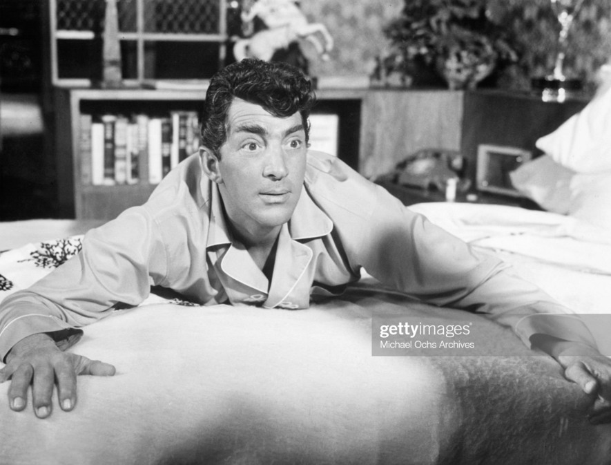 Set those clocks forward one hour tonight, and name this 1963 Paramount movie while you're at it!

#DeanMartin #KingofCool #DaylightSavings #DaylightSavingTime #MovieTrivia #MusicTrivia
