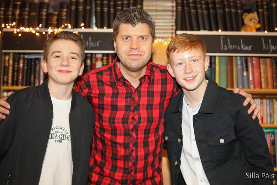 Mínir menn flottir, Heima með Helga! Tónleikar með þeim út mars í Húsi máls og menningar! Meira um það á tix.is ! #heimamedhelga 

Kíkið á facebook og instagramsíðu þeirra: Jón Arnór og Baldur