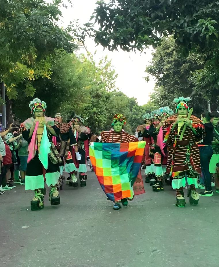 CasaGatica's tweet photo. Festival Migrante a todo trapo en la puerta de @CasaGatica https://t.co/NKi4KcSp8b