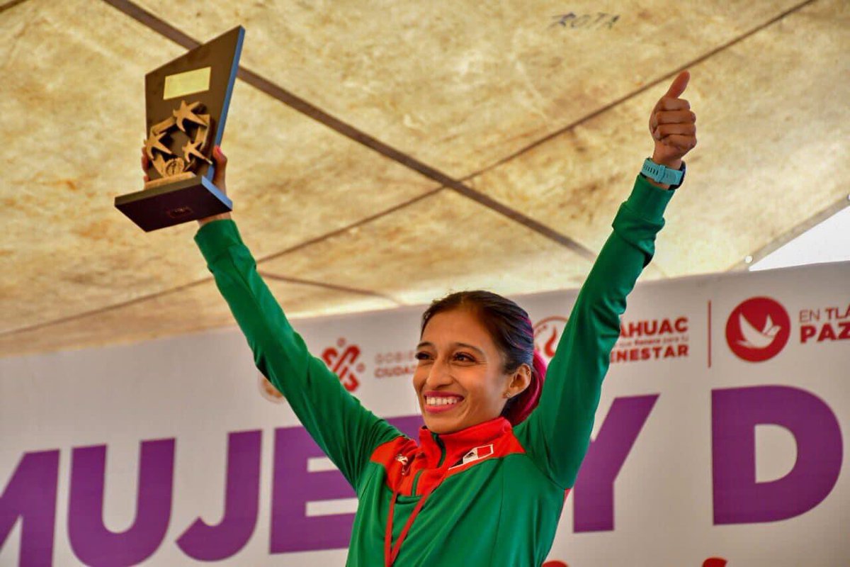bereheca's tweet photo. En el marco del Día Internacional de la Mujer, #MUJEResTRANSFORMACIÓN llevamos a cabo en el Bosque de #Tláhuac, un emotivo evento homenaje, para mujeres deportistas que en distintas disciplinas nos han otorgado triunfos y satisfacción. 

¡Gracias campeonas! https://t.co/77rgxH8LHN