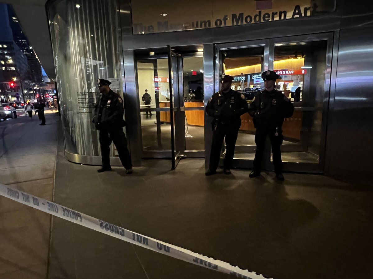 HardingReports's tweet photo. UPDATE: Two employees stabbed at Museum of Modern Art.  Police say the 60 year-old suspect, who is still on the run, just yesterday had a letter sent to him revoking his membership.  @NBCNewYork https://t.co/uEt7ZXBBmT