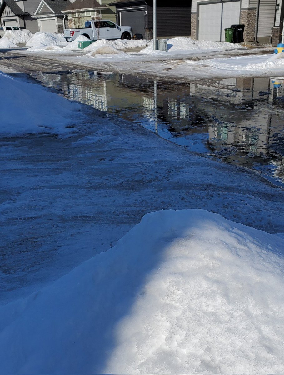 GlobalJesus's tweet photo. Always wanted a lakefront property... anyone have a boat?
Seriously tho... these windrows and thick sidewalk ice are making it impossible.
Gorgeous day - normally ppl are happy instead lots of frustrated neighbours
#Windrows @CityofEdmonton #yeg #yegcc https://t.co/J0U8ZuZKzR