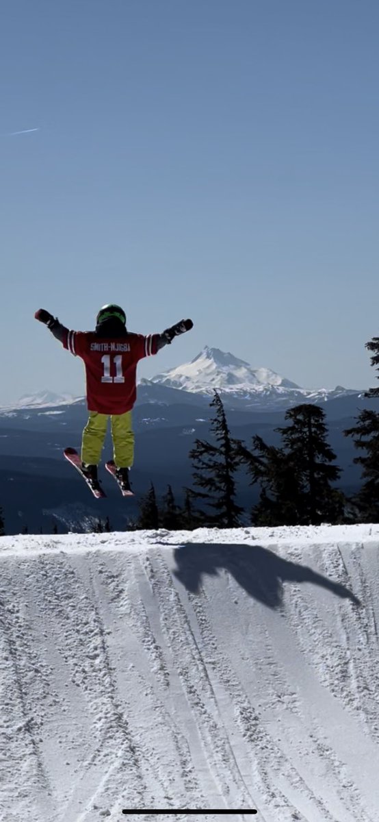JakeThompsonRX's tweet photo. @jaxon_smith1 7yo big fan of yours.  Representing you well @timberlinelodge today! Go @OhioStateFB https://t.co/pWOyw1nfbo