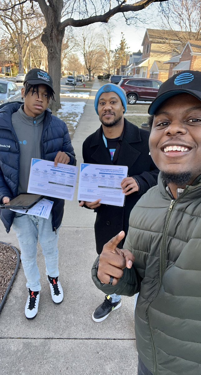 95th and western getting outside the 4 Walls for our Fiber Blitz ‼️🌐
@Stacey_SmithRSM <a href="/TanaviaR/">TanaviaRoach</a> @joe_boxer44 <a href="/TomMonahan10/">Tom Monahan</a> <a href="/GreaterLakesMkt/">Greater Lakes Market 🌊</a> #LifeATT